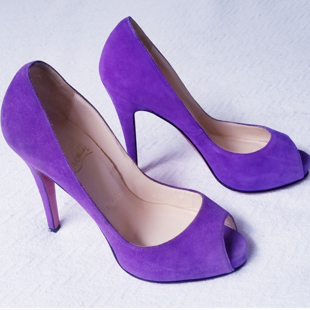 CHRISTIAN LOUBOUTIN VERY PRIVE SUEDE HEELS!